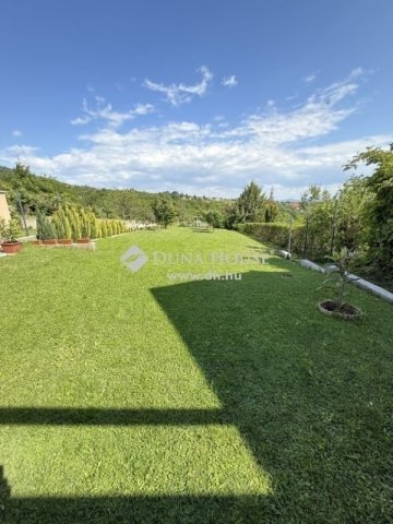 Eladó családi ház, Pécsett 39.9 M Ft, 2 szobás