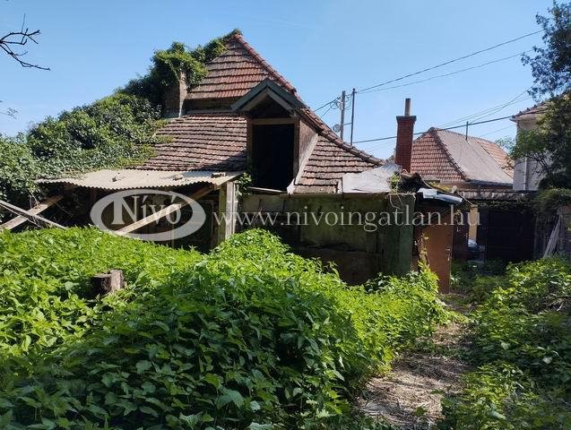 Eladó családi ház, Veszprémben 45 M Ft, 2 szobás