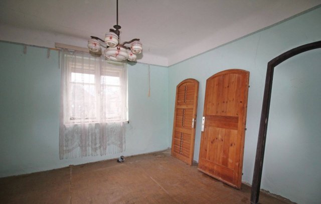 Eladó családi ház, Dombóváron 8.4 M Ft, 2 szobás