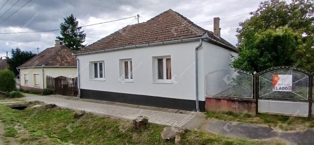 Eladó családi ház, Batykon 33 M Ft, 3 szobás