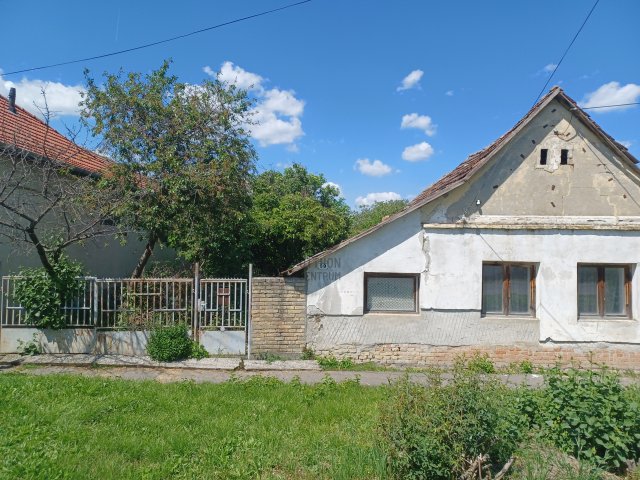 Eladó családi ház, Deszken 16.9 M Ft, 1 szobás