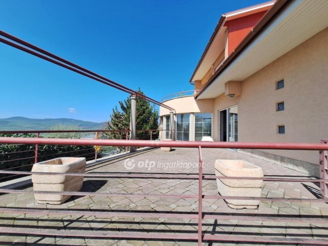 Eladó családi ház, Szentendrén 299 M Ft, 6 szobás