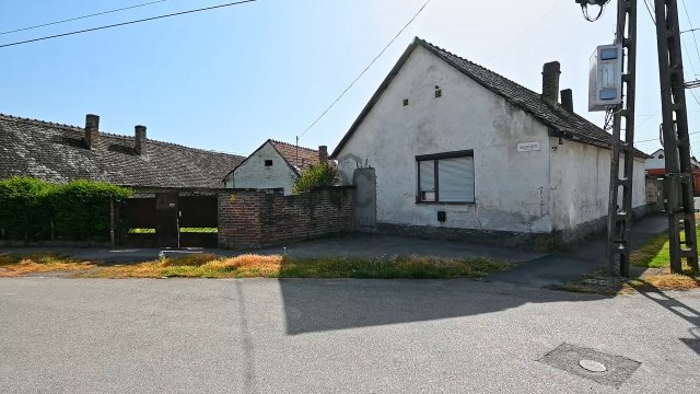 Eladó családi ház, Decsen 8.5 M Ft, 3 szobás