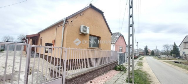 Eladó családi ház, Császáron 38.9 M Ft, 3 szobás