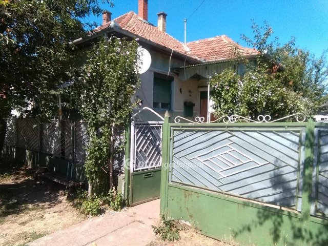 Eladó családi ház, Hencidán 10 M Ft, 3 szobás