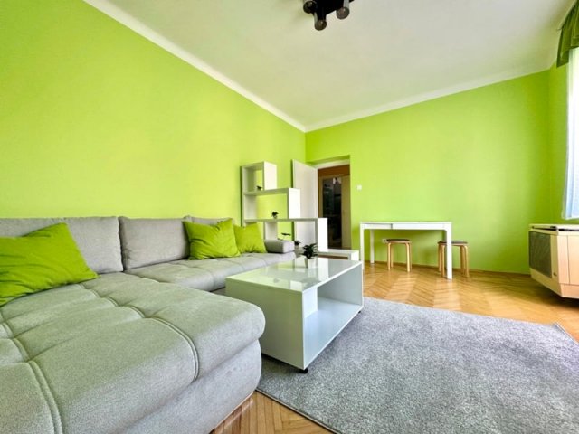 Kiadó téglalakás, albérlet, Pécsett 180 E Ft / hó, 2 szobás