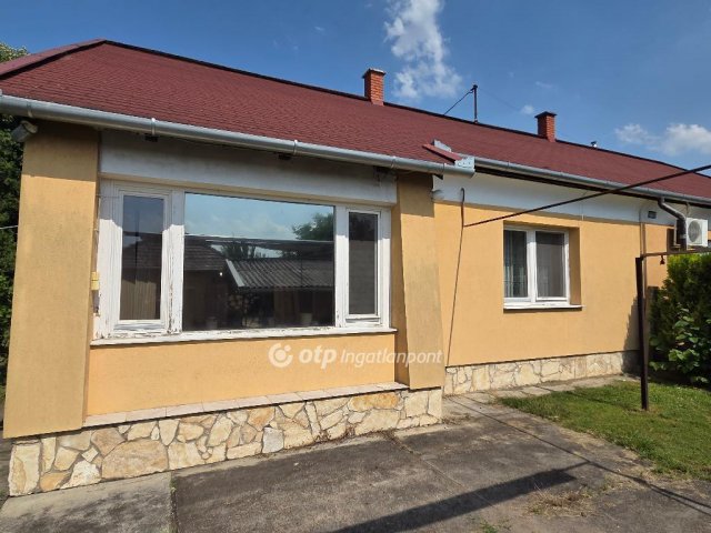 Eladó ikerház, Mezőhegyesen 33 M Ft, 5 szobás