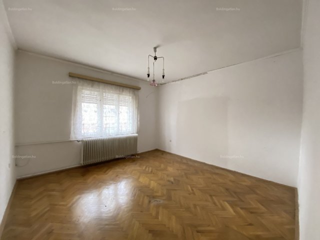 Eladó családi ház, Kaposváron 36.5 M Ft, 4 szobás