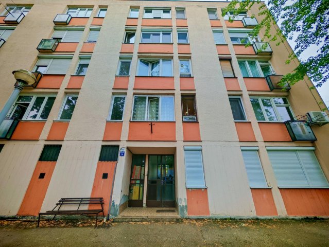 Eladó téglalakás, Tatabányán 40 M Ft, 1+2 szobás