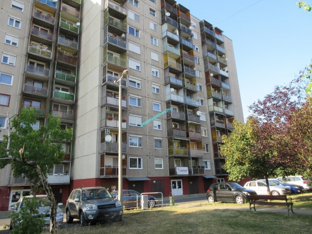 Eladó panellakás, Ózdon 10.5 M Ft, 2 szobás