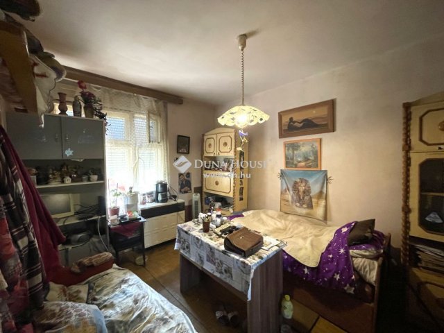 Eladó családi ház, Lábatlanon, Rákóczi Ferenc úton 19.5 M Ft
