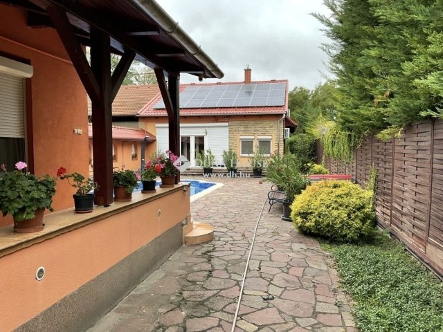 Eladó családi ház, Majosházán 220 M Ft, 4 szobás