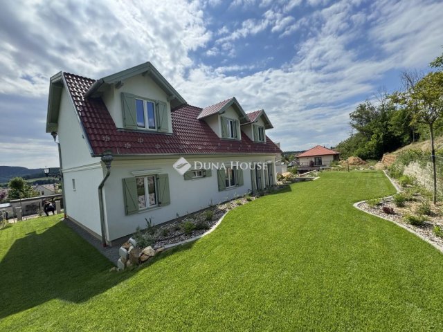Eladó családi ház, Pilisborosjenőn 256 M Ft, 5 szobás