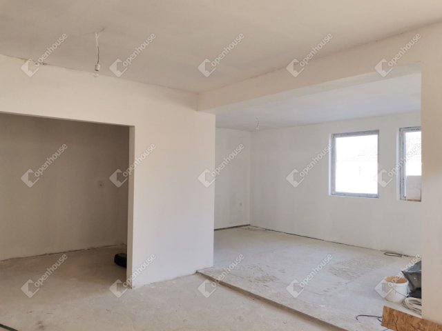 Eladó családi ház, Komáromban 65 M Ft, 4 szobás