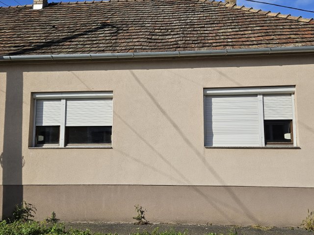 Eladó ikerház, Pápán 32 M Ft, 2+1 szobás / költözzbe.hu