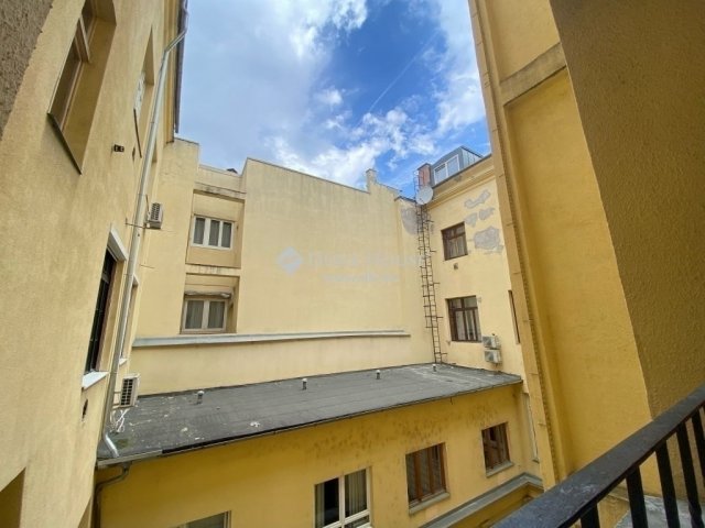 Eladó téglalakás, Budapesten, VI. kerületben 94.9 M Ft, 1 szobás