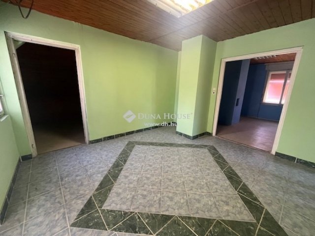 Eladó téglalakás, Pécsett 20.9 M Ft, 2 szobás