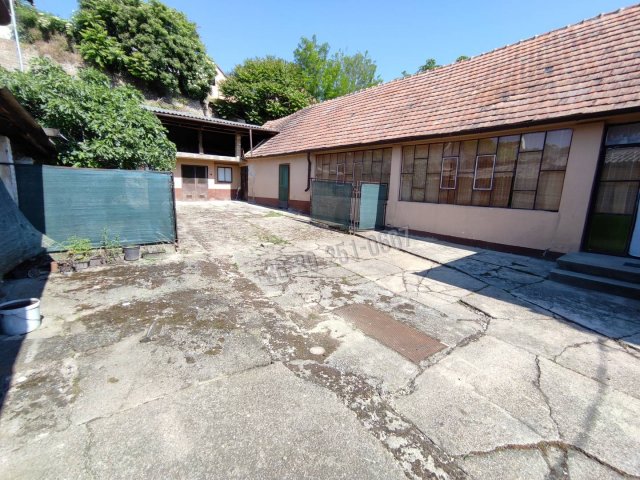 Eladó családi ház, Dunaszekcsőn 20 M Ft, 3 szobás