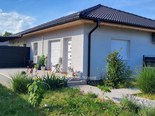 Eladó ikerház, Siófokon 51.5 M Ft, 1 szobás