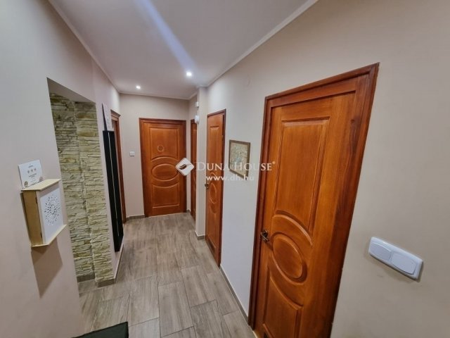 Eladó panellakás, Velencén 62.9 M Ft, 2 szobás