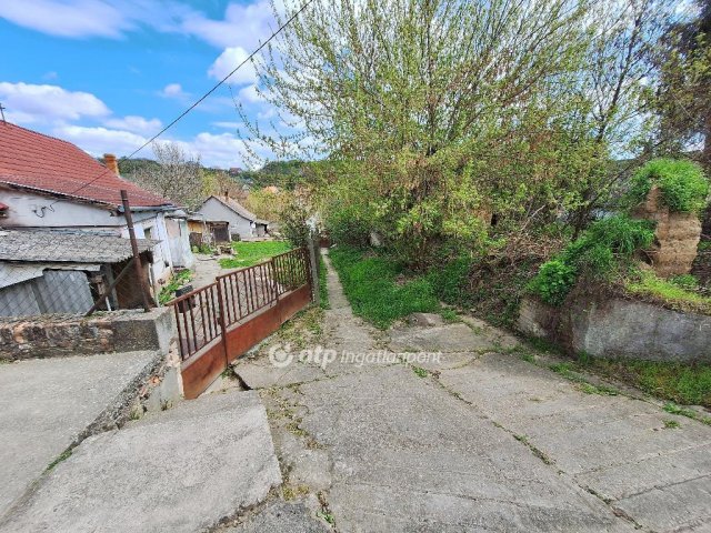 Eladó családi ház, Dunaszekcsőn 3.9 M Ft, 3 szobás