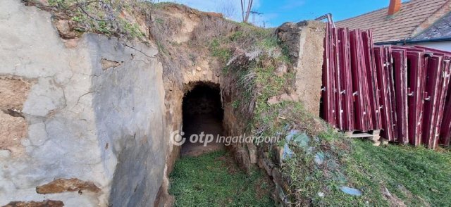 Eladó családi ház, Sukorón 64.85 M Ft, 3 szobás