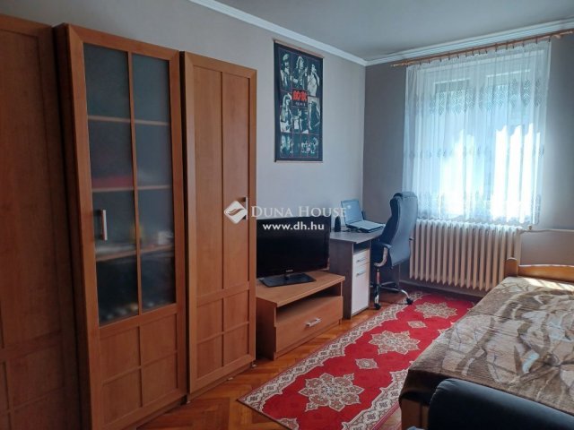 Eladó téglalakás, Győrött 42 M Ft, 2 szobás