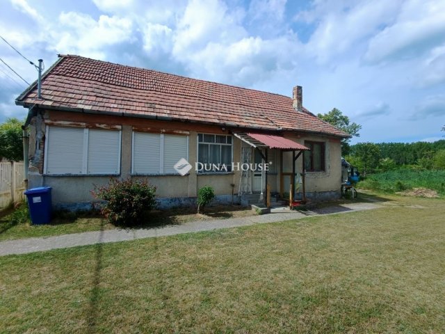 Eladó családi ház, Tápiószentmártonon 19.9 M Ft, 2 szobás