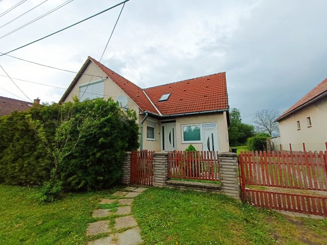 Eladó családi ház, Hőgyészen, Erdélyi utcában 25.9 M Ft