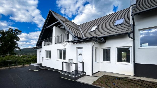 Eladó családi ház, Hosszúhetényen 77.9 M Ft, 4 szobás