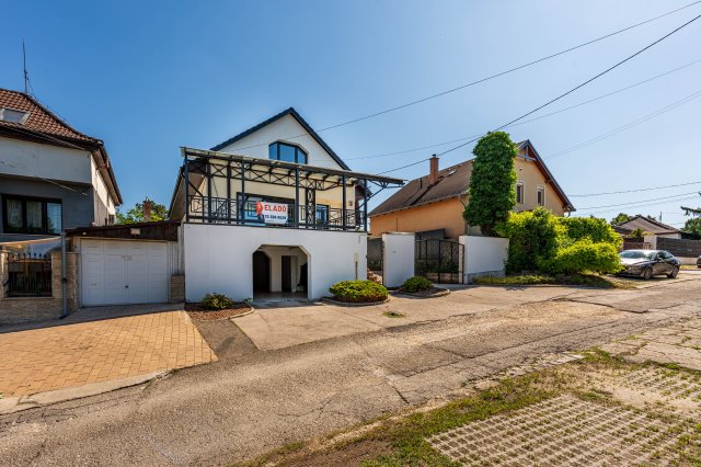 Eladó családi ház, Dunaharasztin, Nefelejcs utcában 250 M Ft