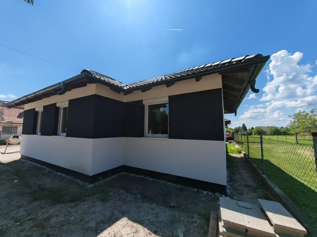 Eladó ikerház, Ercsiben 69.9 M Ft, 3 szobás