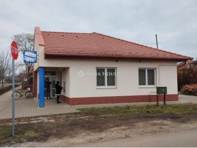 Eladó iroda, Biharnagybajomban, Rákóczi úton 16.45 M Ft