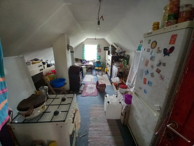 Eladó családi ház, Pécsett 6.5 M Ft, 2 szobás