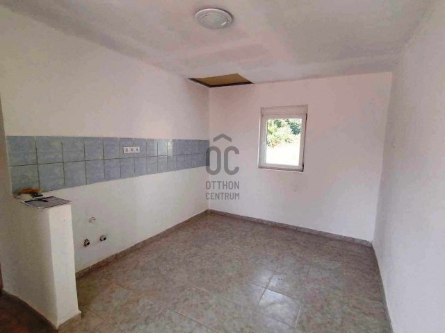 Eladó családi ház, Baksán 9.9 M Ft, 2 szobás