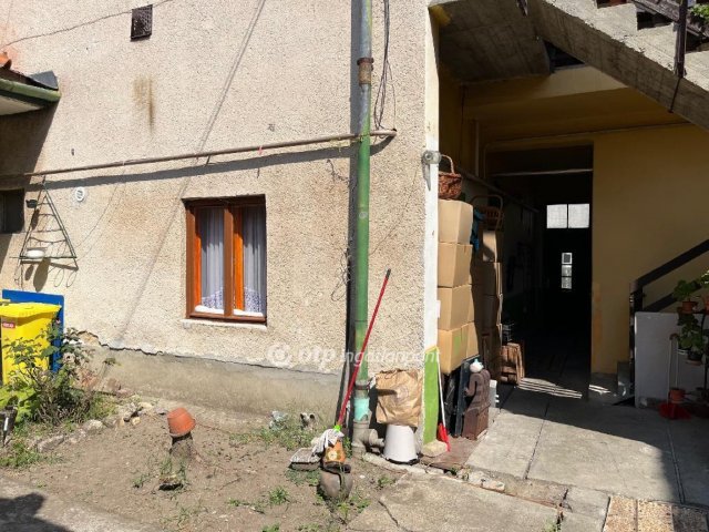 Eladó téglalakás, Egerben 34.9 M Ft, 2 szobás