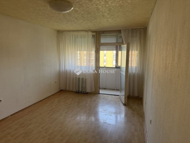 Eladó panellakás, Pécsett 39.99 M Ft, 2 szobás