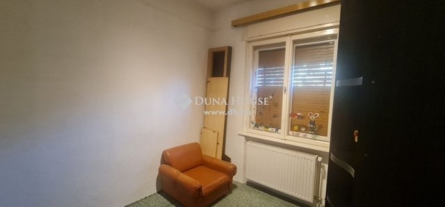Eladó családi ház, Vecsésen 119.9 M Ft, 5 szobás