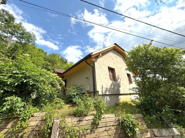 Eladó családi ház, Pécsett 39.9 M Ft, 2 szobás