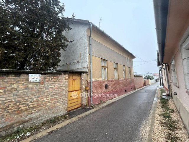 Eladó családi ház, Nagykőrösön 27.5 M Ft, 2 szobás