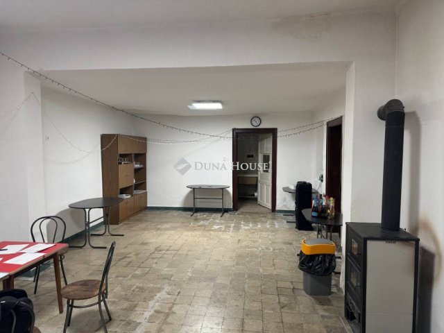 Eladó üzlethelyiség, Beziben 29.5 M Ft / költözzbe.hu