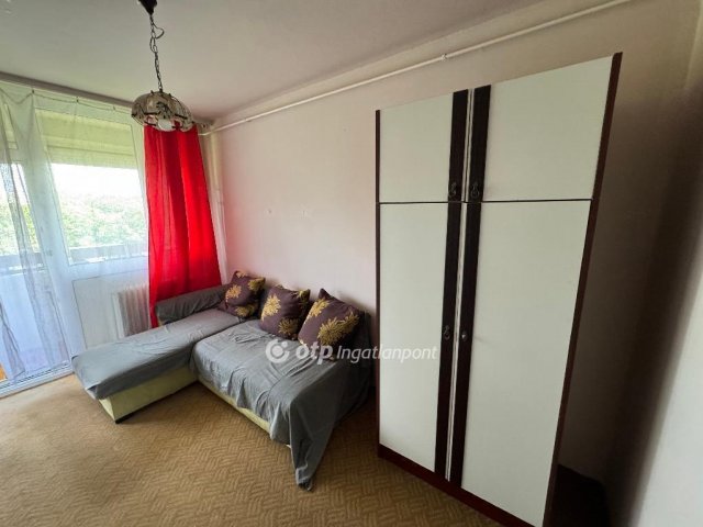 Eladó panellakás, Szegeden 63 M Ft, 2+2 szobás