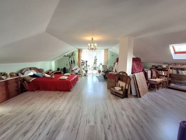 Eladó családi ház, Debrecenben 195 M Ft, 6 szobás