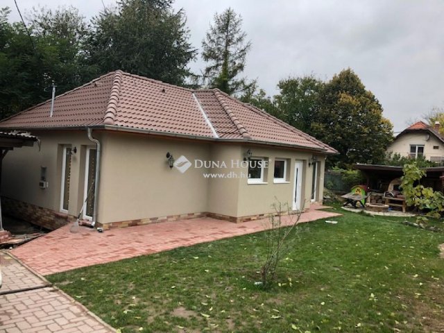 Eladó családi ház, Pócsmegyeren 79.9 M Ft, 3 szobás