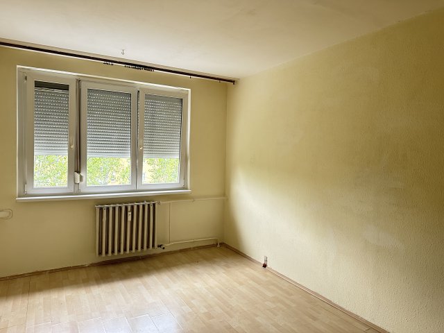 Eladó panellakás, Kecskeméten 35.7 M Ft, 2 szobás