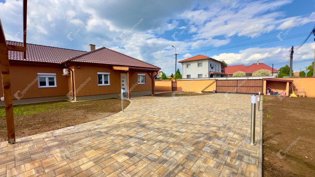 Eladó családi ház, Monoron 74.9 M Ft, 4 szobás