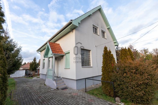 Eladó családi ház, Gödön 89.9 M Ft, 6 szobás