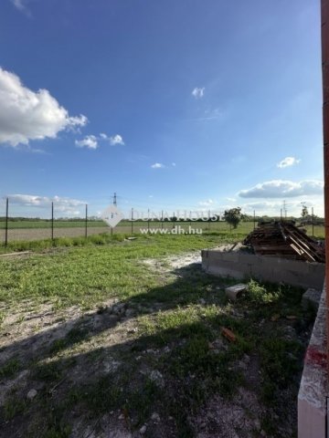 Eladó ikerház, Délegyházán 89.5 M Ft, 4 szobás