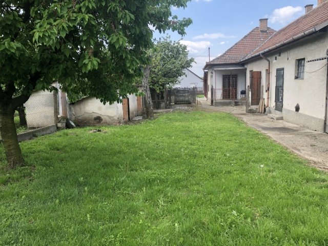 Eladó családi ház, Ráckeresztúron 79.9 M Ft, 1 szobás