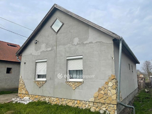 Eladó családi ház, Újszászon, Kolozsvári körúton 19.9 M Ft